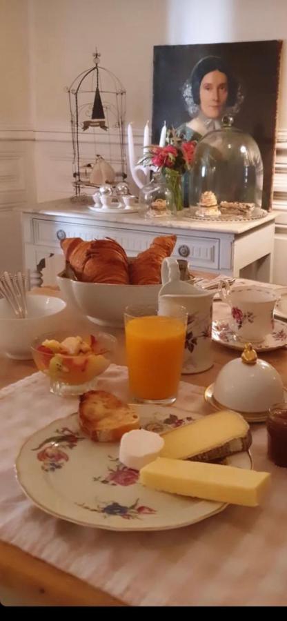 Le Logis Blanc Bed&Breakfast Coursan Bagian luar foto