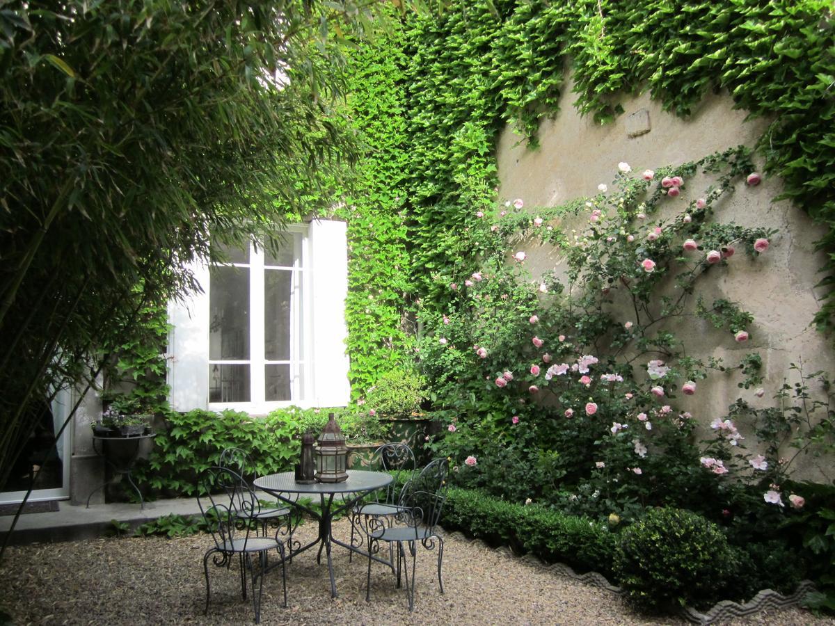 Le Logis Blanc Bed&Breakfast Coursan Bagian luar foto